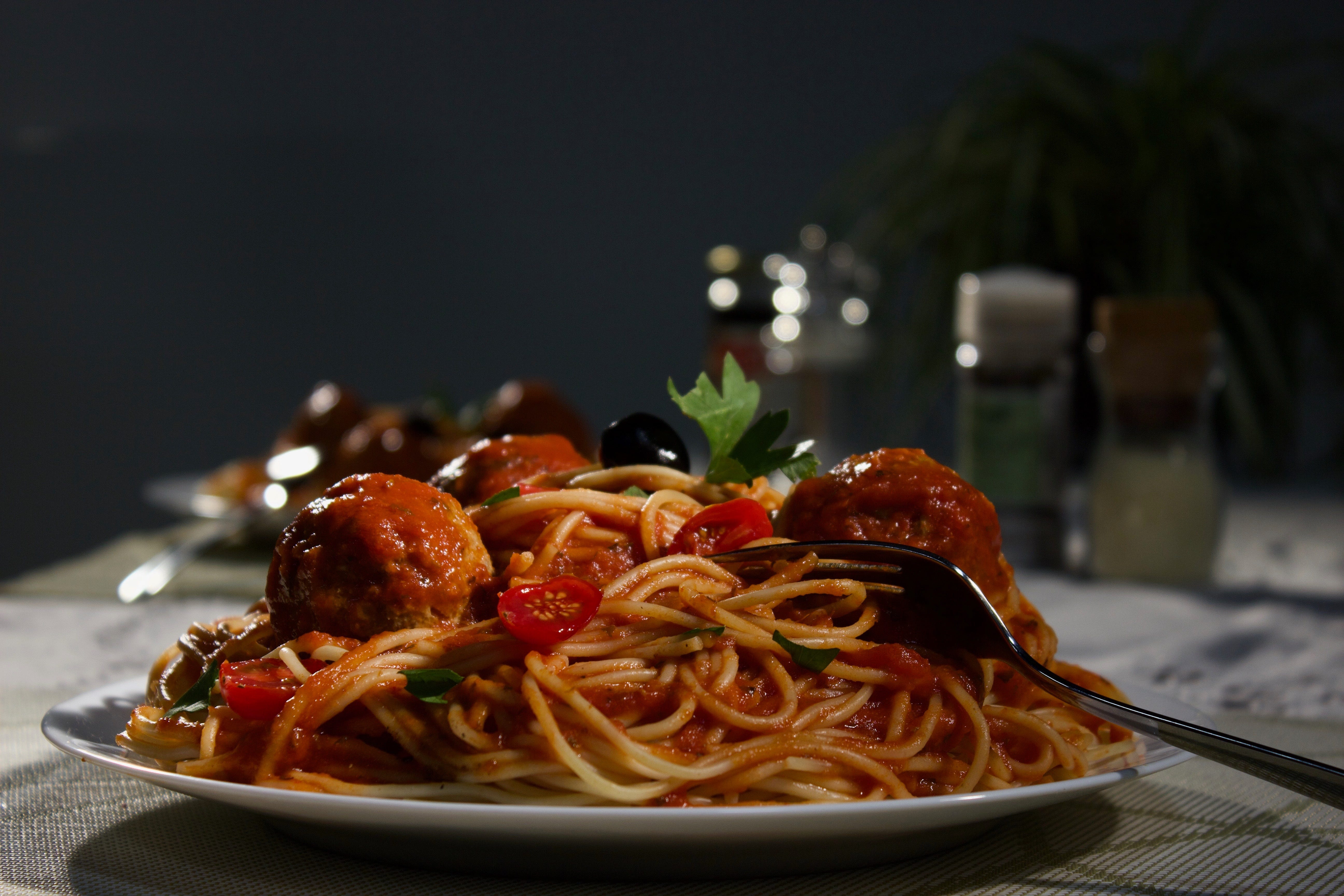 spaghetti on white ceramic plate | How to Untangle Clumped Up Spaghetti | Mania Lifestyle