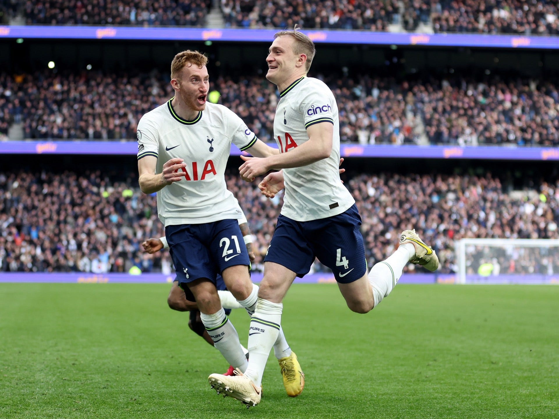 Oliver Skipp celebrating his goal against Chelsea alongside his teammates