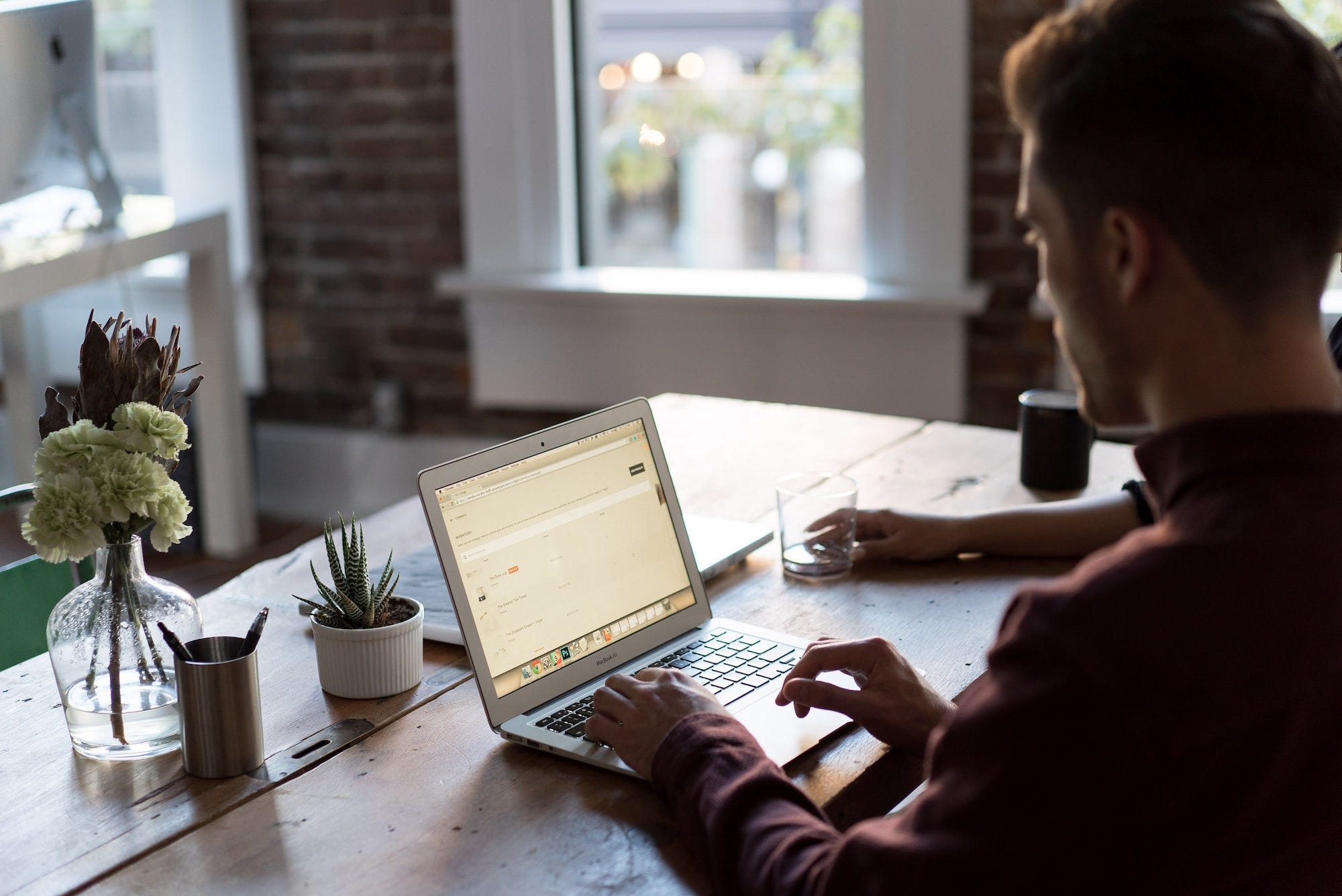 An individual using his laptop. Creators can use Stripe Atlas to set up an US business online and start enjoying the benefits of stripe