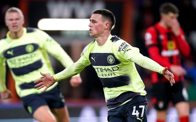 Manchester City's Phil Foden celebrates his goal against Bristol