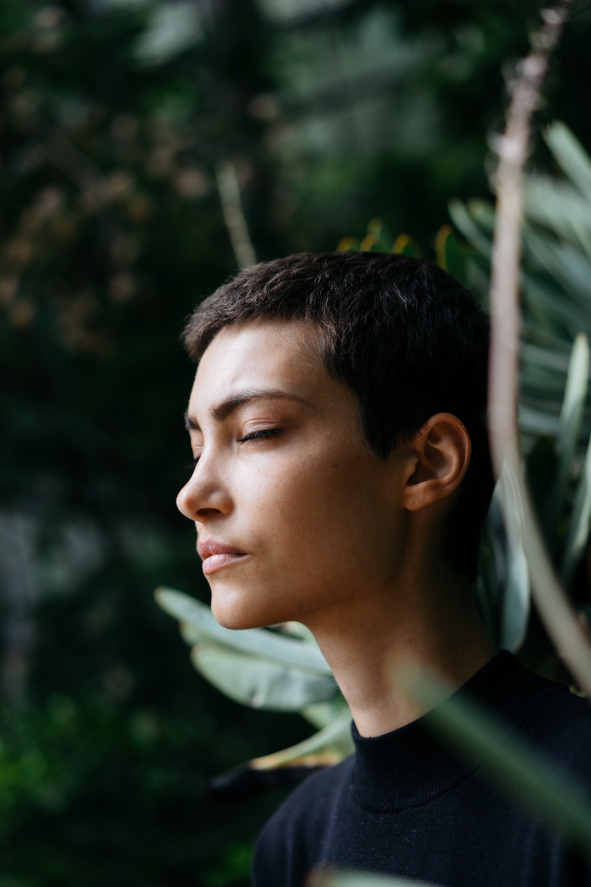 A woman meditating sorrounded by nature