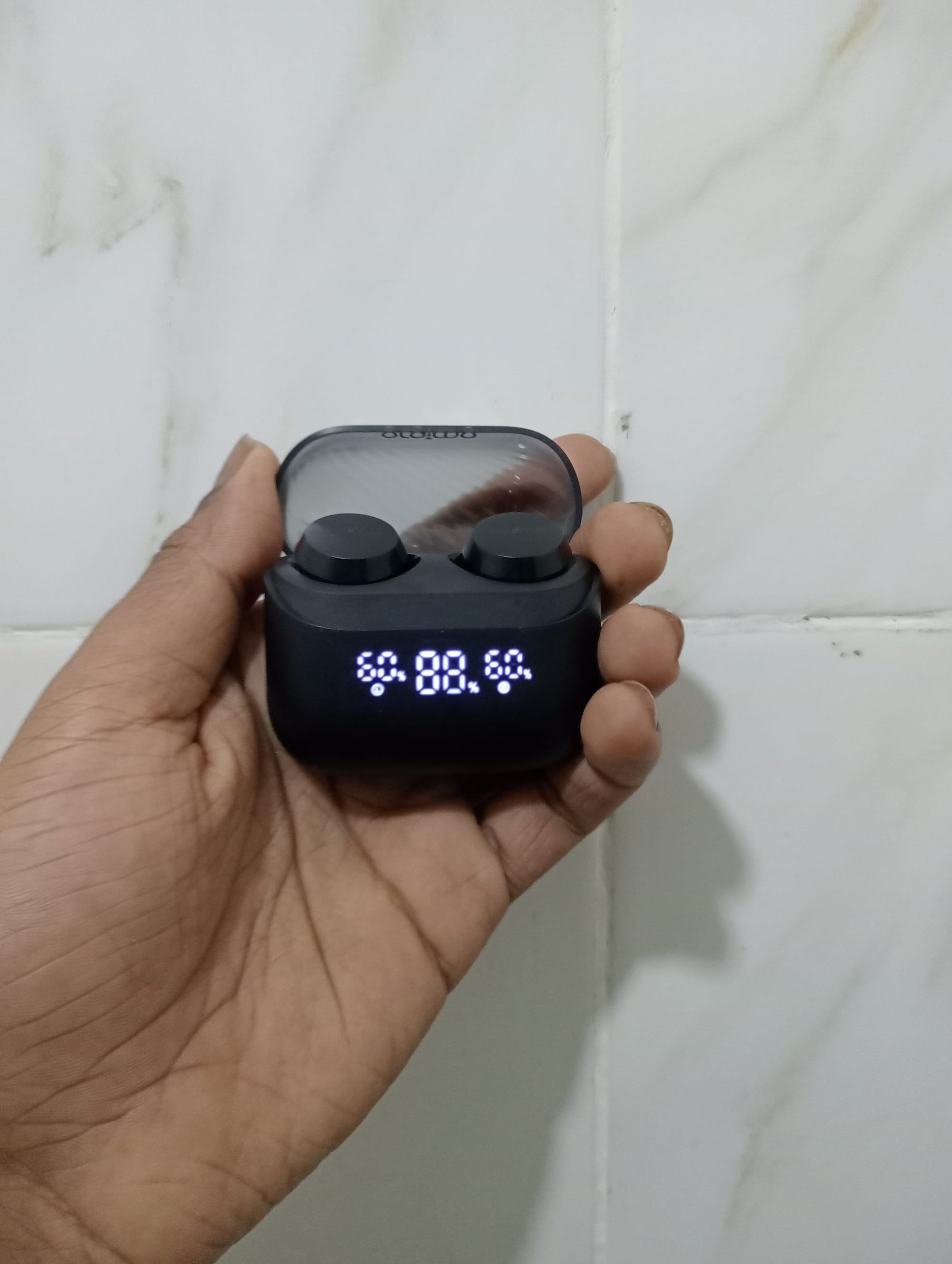 The Airbuds 4 ENC Earbuds charge quite fast and a 10-minute charge will allow an hour or so of music | Oraimo Airbuds 4 ENC Review | Mania Tech