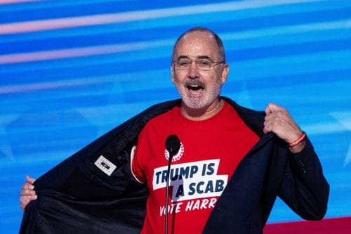 UAW President Shawn Fain took off his jacket during the DNC 2024 saying that "it is hot in here", revealing a t-shirt underneath that read: "Trump is a scab. Vote Harris" | DNC 2024 Highlights | Mania Politics