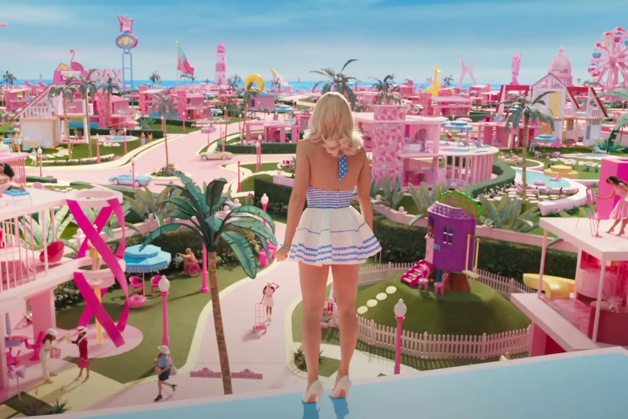 Barbie Land is a "patriarchal utopia in reverse" where the men (Kens) are relegated to mere accessories | The Hidden Messages in the Barbie Movie: Critical Gender Issues We Can't Ignore | Mania Movies