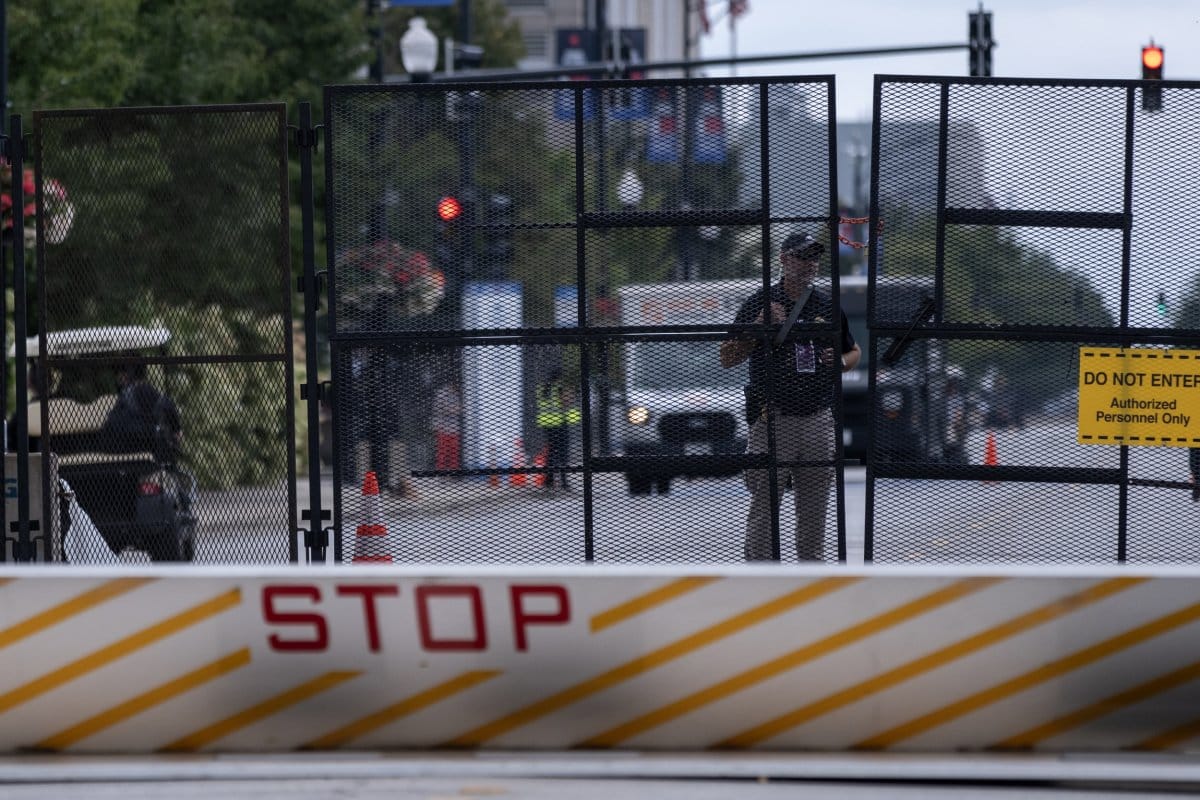 The DNC was forced to erect a perimeter fence to keep off protestors | Challenges in Implementing a Ceasefire in Gaza | Mania Politics