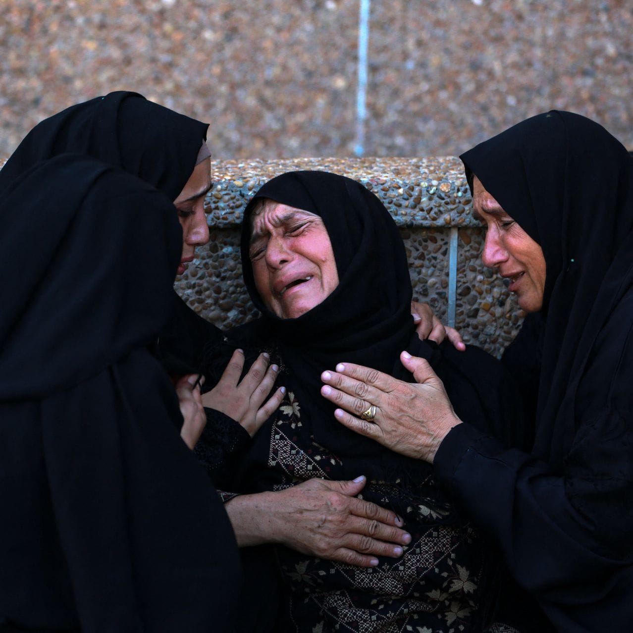 A Palestinian woman in anguish | Negotiating Peace in the Shadows of War: Fresh Round of Israel-Hamas Ceasefire Talks | Mania Africa