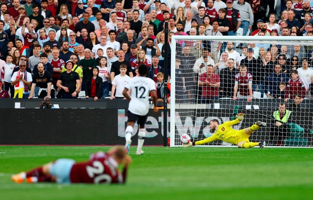 Arsenal Claw Back League Lead as Manchester United are Nicked by West Ham