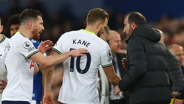 Spurs' players with the coach