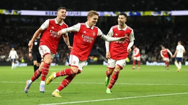 Arsenal players celebrating a goal