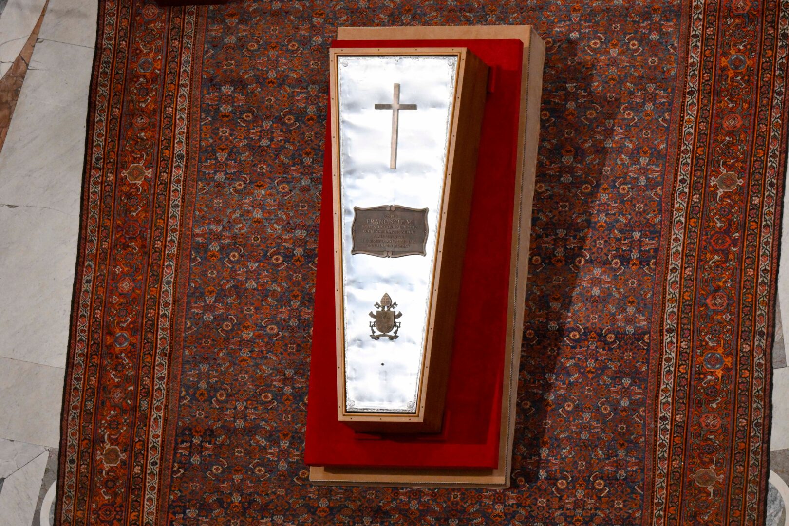 Pope Francis' Legacy: A Pope for the Poor, the Marginalized, and Global Unity 5 | Mania Africa | maniainc.com Pope Francis' coffin. In his signature humility, the late pontiff chose to be buried in a simple coffin, with only 'Franciscus' engraved to his burial stone - Mania News